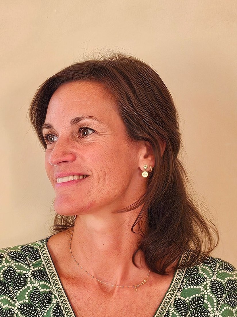 Julie Sablé, yoga teacher and Ayurvedic massage practitioner, founder of SWA, in her Paris studio