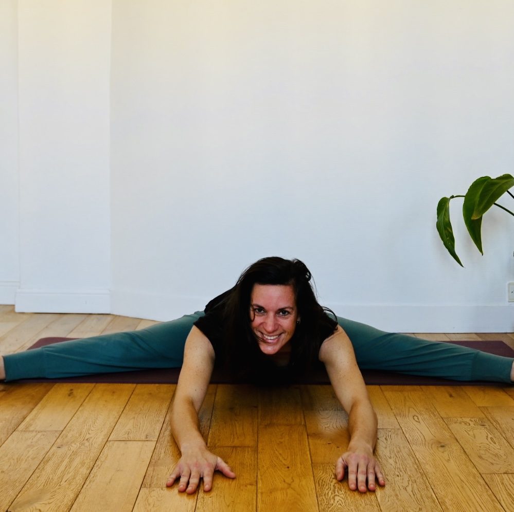 Julie Sablé Lartigue en pratique de Hatha yoga