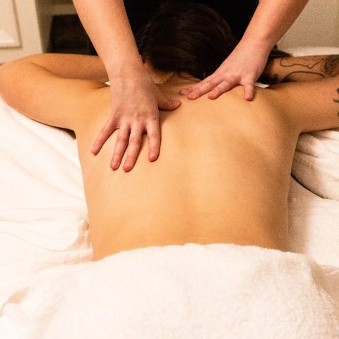 Ayurvedic Atreya Abhyanga massage with warm oil